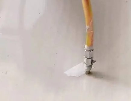 锡山瓷砖空鼓维修公司专业解答在瓷砖铺贴过程中，如果使用的砂料过粗（如全部使用了粗砂），可能会导致以下问题
